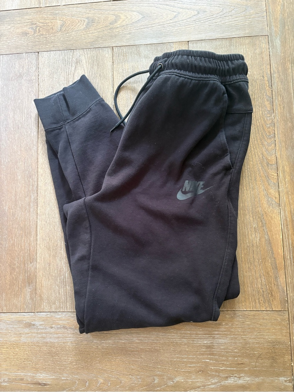 Nike Men’s Medium skinny Joggers black
